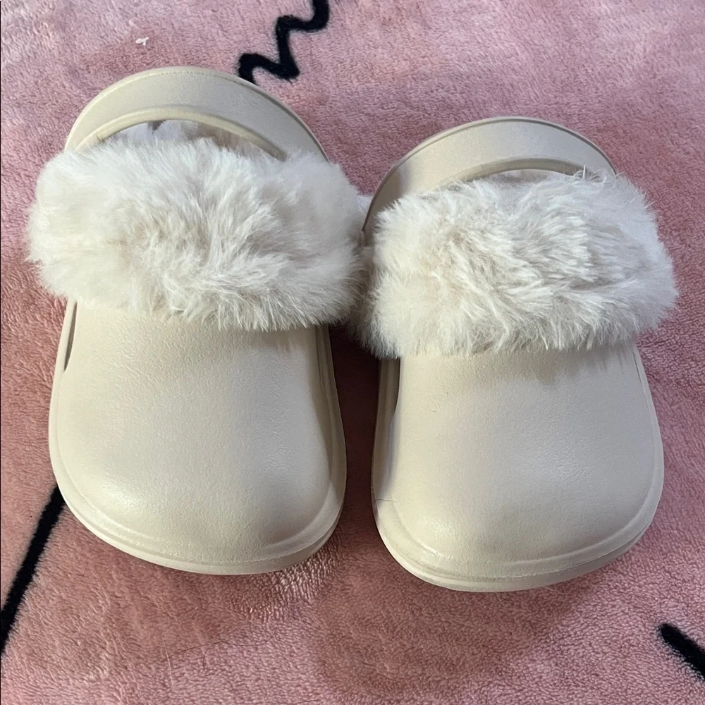 Zara Kids Cream Slippers with Faux Fur